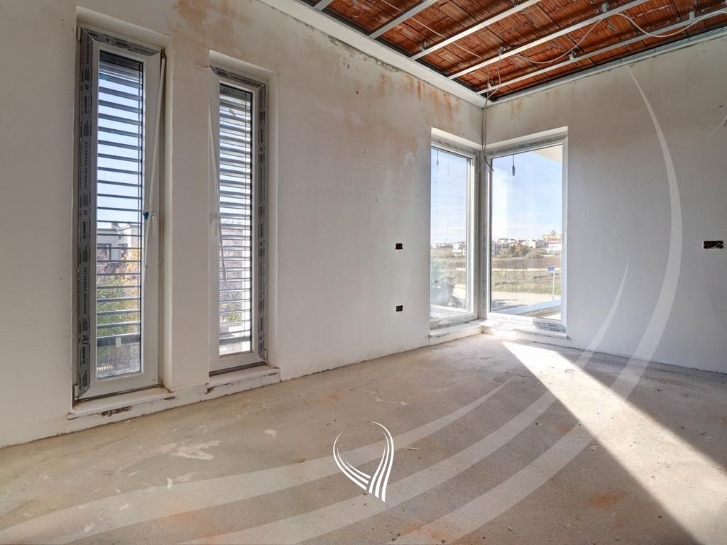 Shtëpia me 4 dhoma gjumi në shitje në lagjen Çagllavicë9