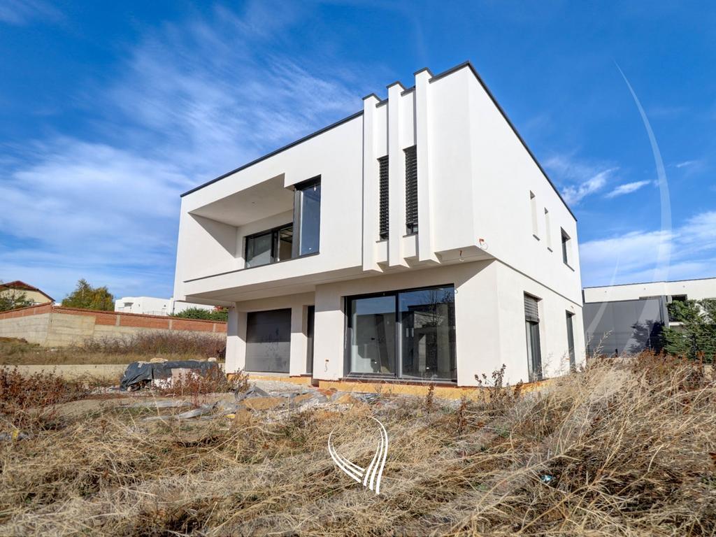 Shtëpia me 4 dhoma gjumi në shitje në lagjen Çagllavicë17