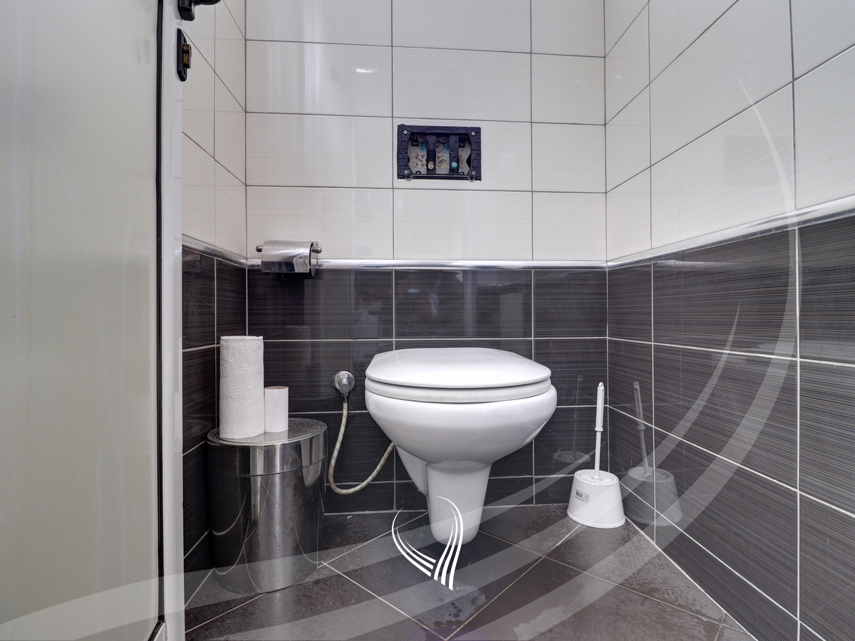 Lokal 90m2 me qira në Qendër10