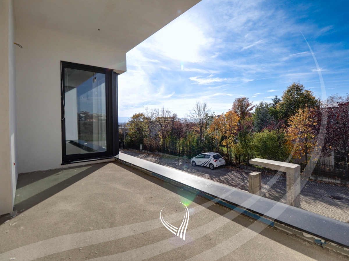 Shtëpia me 4 dhoma gjumi në shitje në lagjen Çagllavicë12