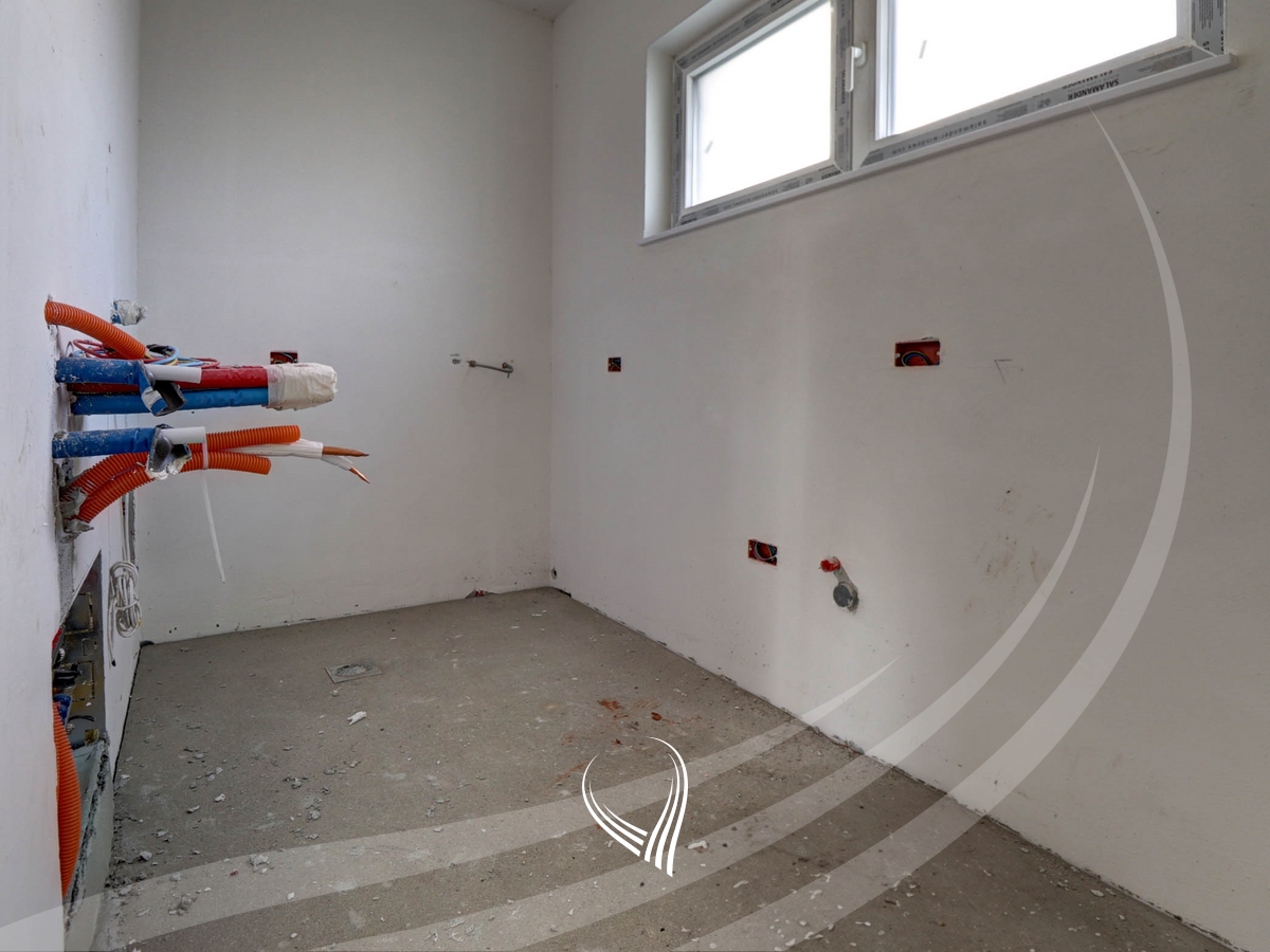 Shtëpia me 4 dhoma gjumi në shitje në lagjen Çagllavicë14