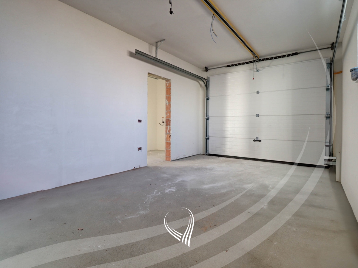 Shtëpia me 4 dhoma gjumi në shitje në lagjen Çagllavicë15