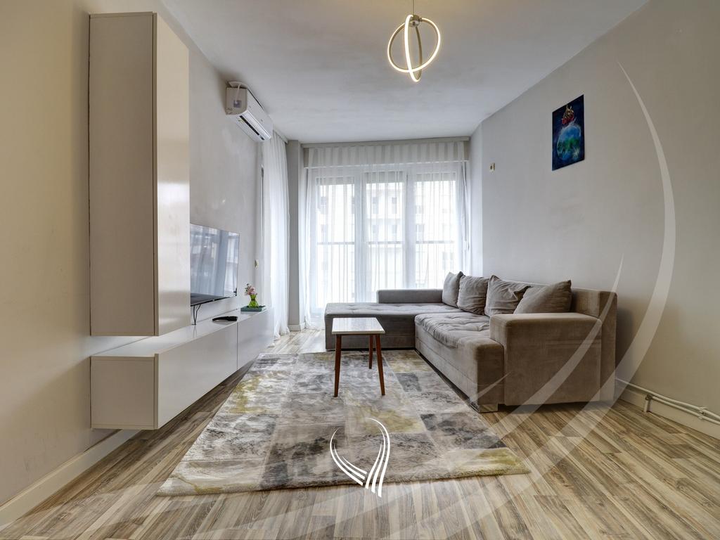 Banesë me 1 dhomë gjumi me qira në lagjen Tophane