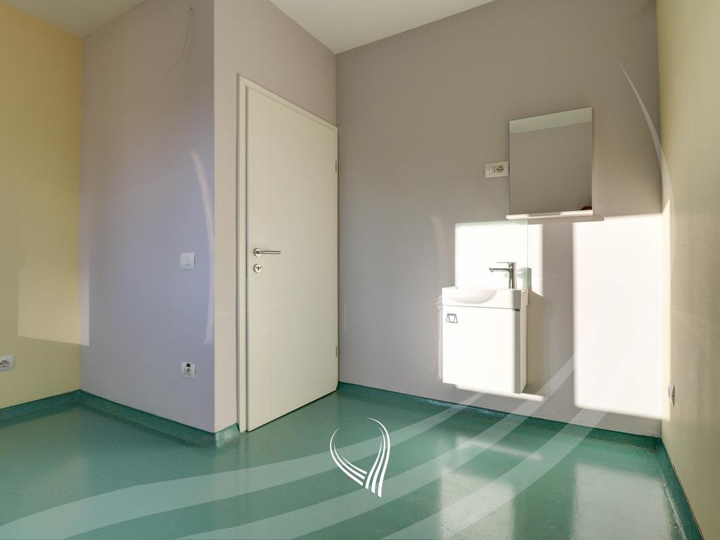 Zyre me 4 dhoma pune me qira në lagjen Kalabria – Emshir6