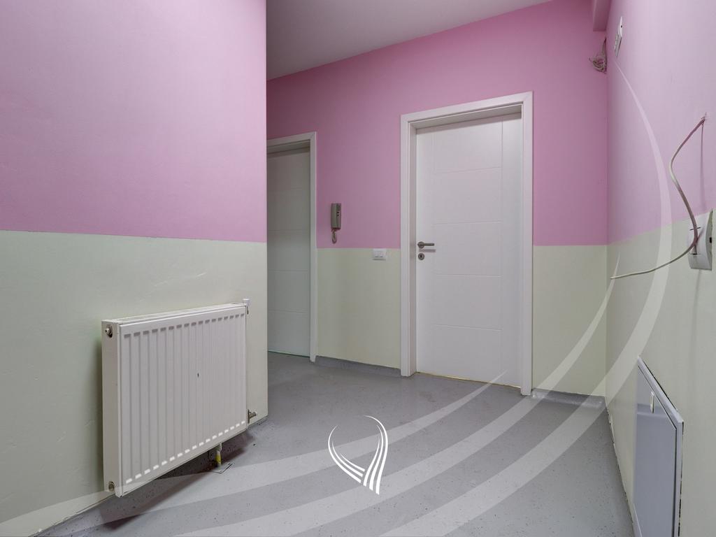 Zyre me 4 dhoma pune me qira në lagjen Kalabria – Emshir9