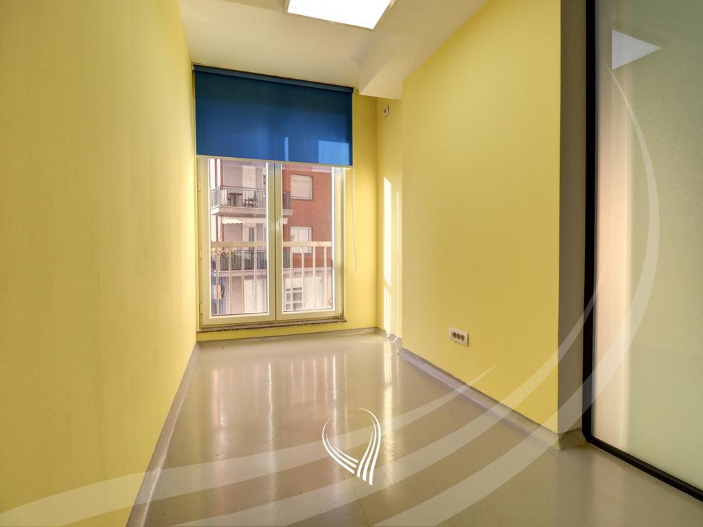 Zyre me 4 dhoma pune me qira në lagjen Kalabria – Emshir11