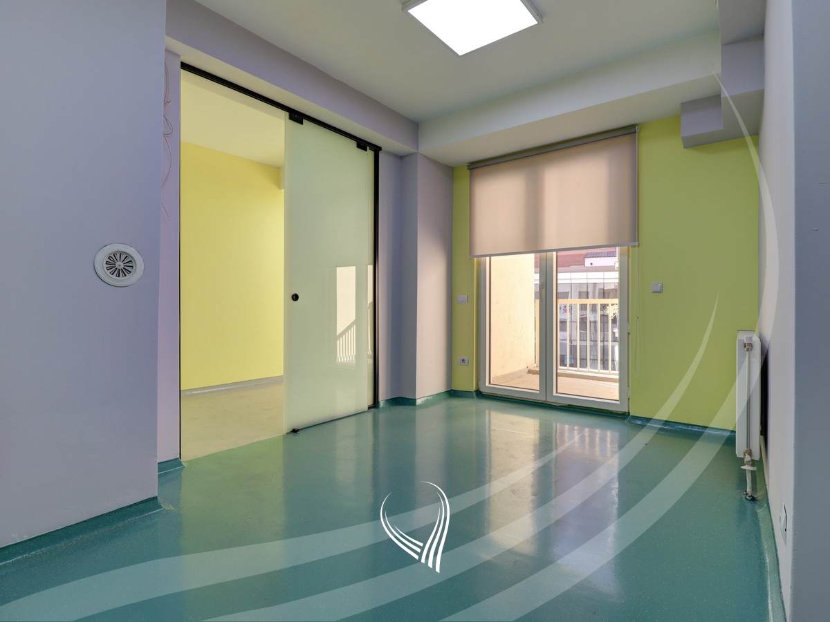 Zyre me 4 dhoma pune me qira në lagjen Kalabria – Emshir0