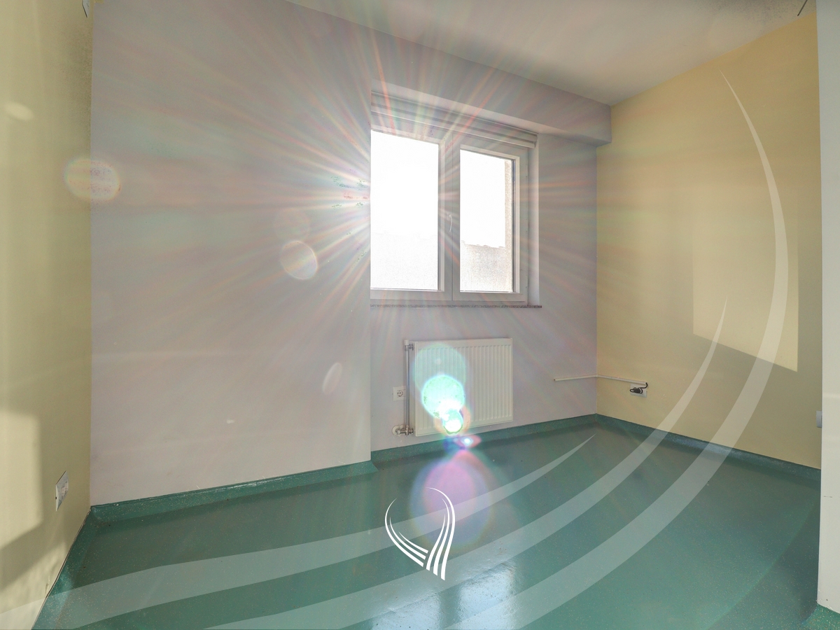 Zyre me 4 dhoma pune me qira në lagjen Kalabria – Emshir7