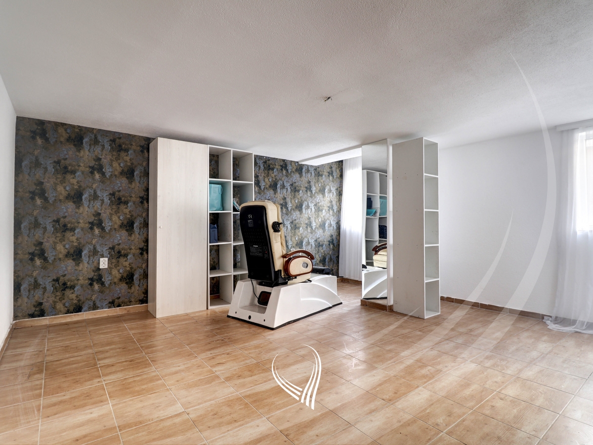 50m2 commercial space for rent in the Qafa neighborhood0