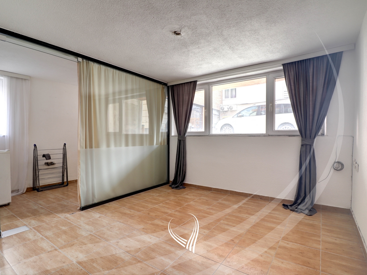 50m2 commercial space for rent in the Qafa neighborhood2