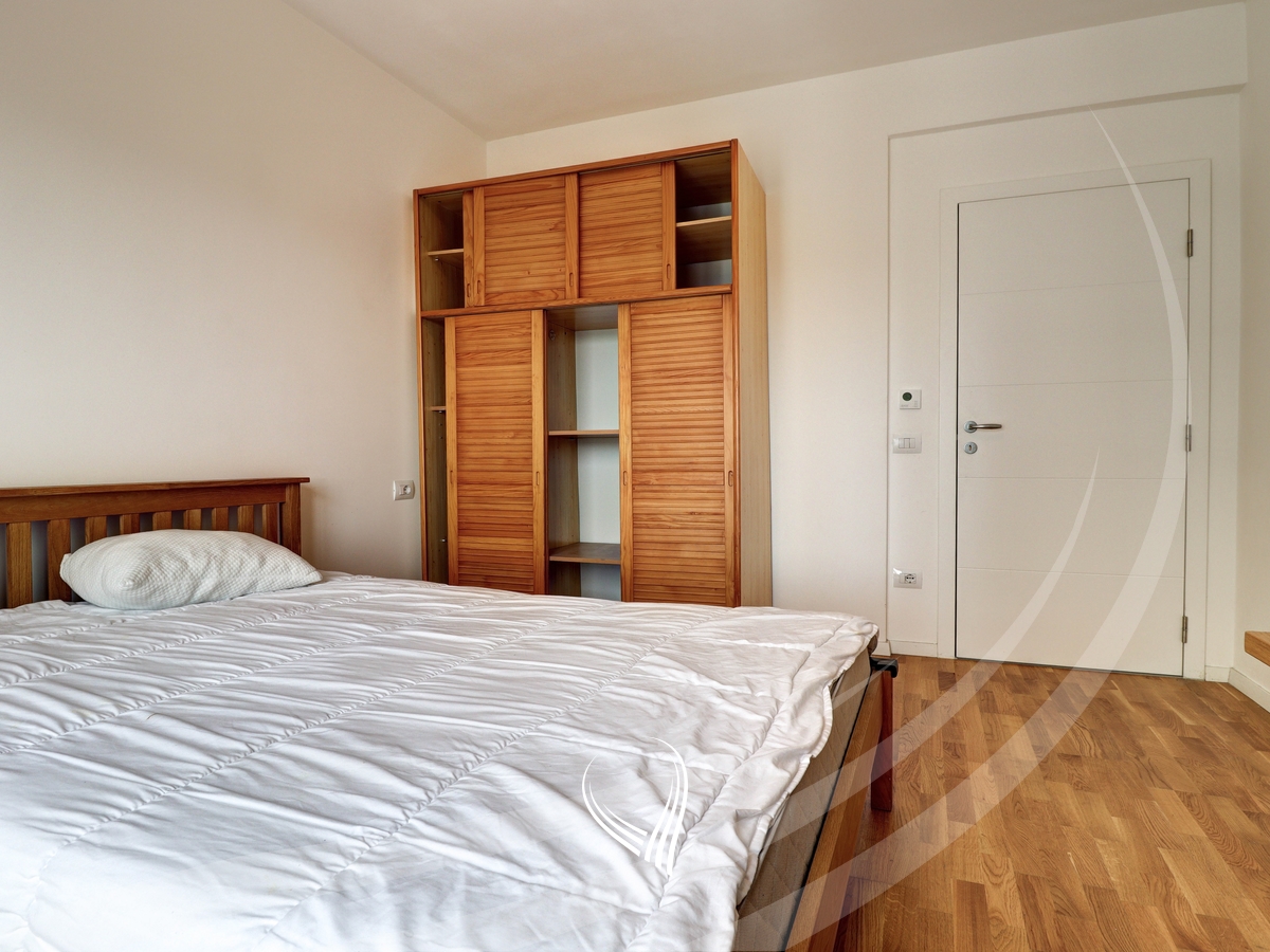 Banesë me 3 dhoma gjumi me qira ne lagjen Prishtina e re – Rruga A5