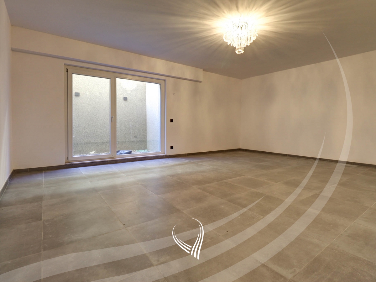 340m2 house for rent in the Marigona Hill neighborhood13