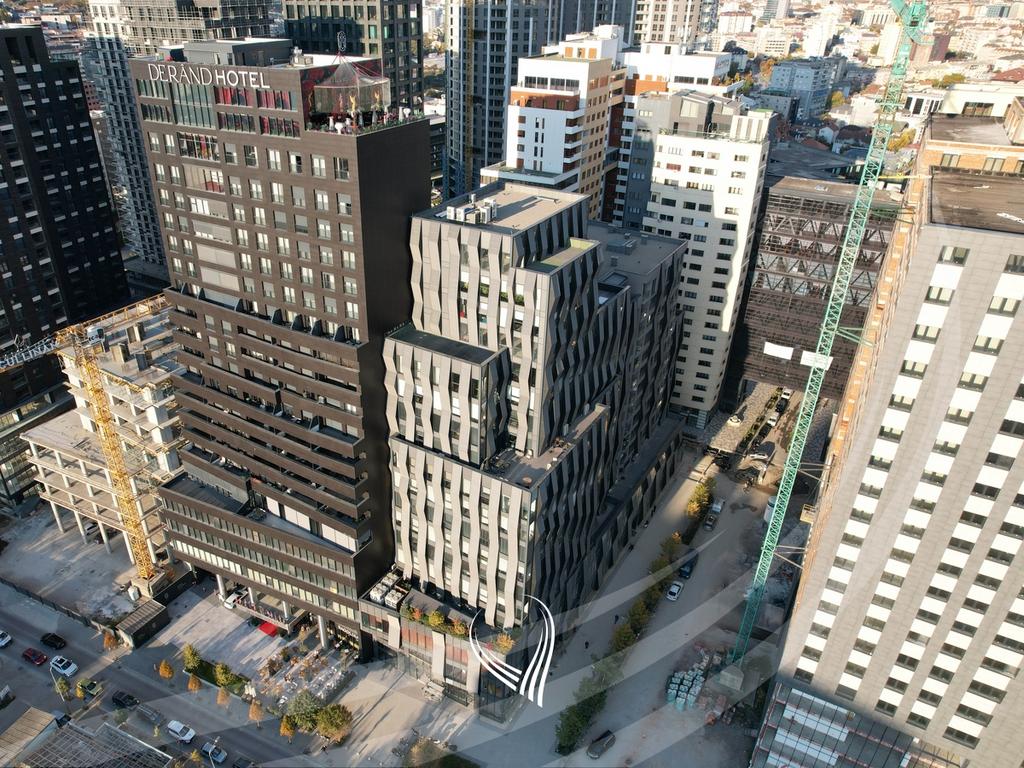 Zyre 700m2 me qira në lagjen Lakrishtë - Icon Tower