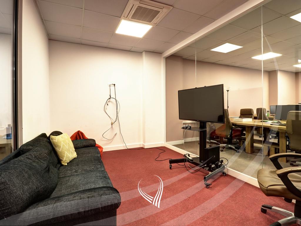 Office 667m2 for rent in the Lakrishte neighborhood - Icon Tower10