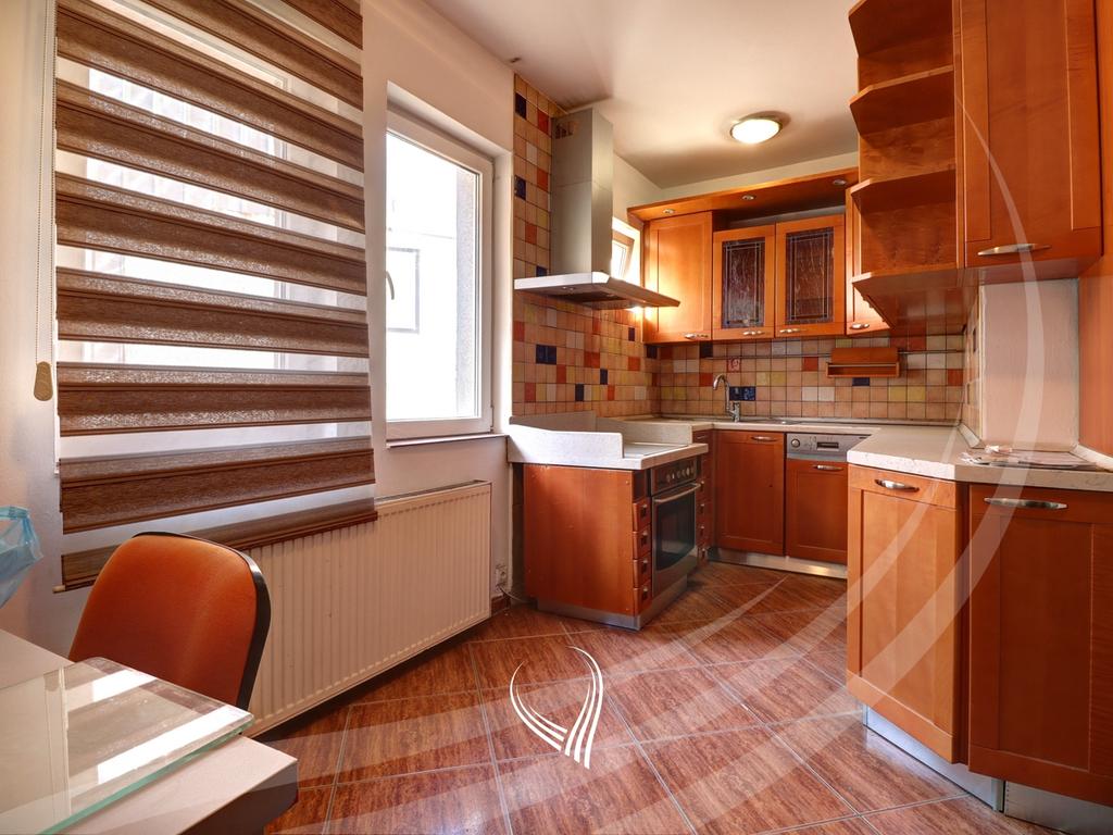 Zyre 175m2 for rent in the Center1