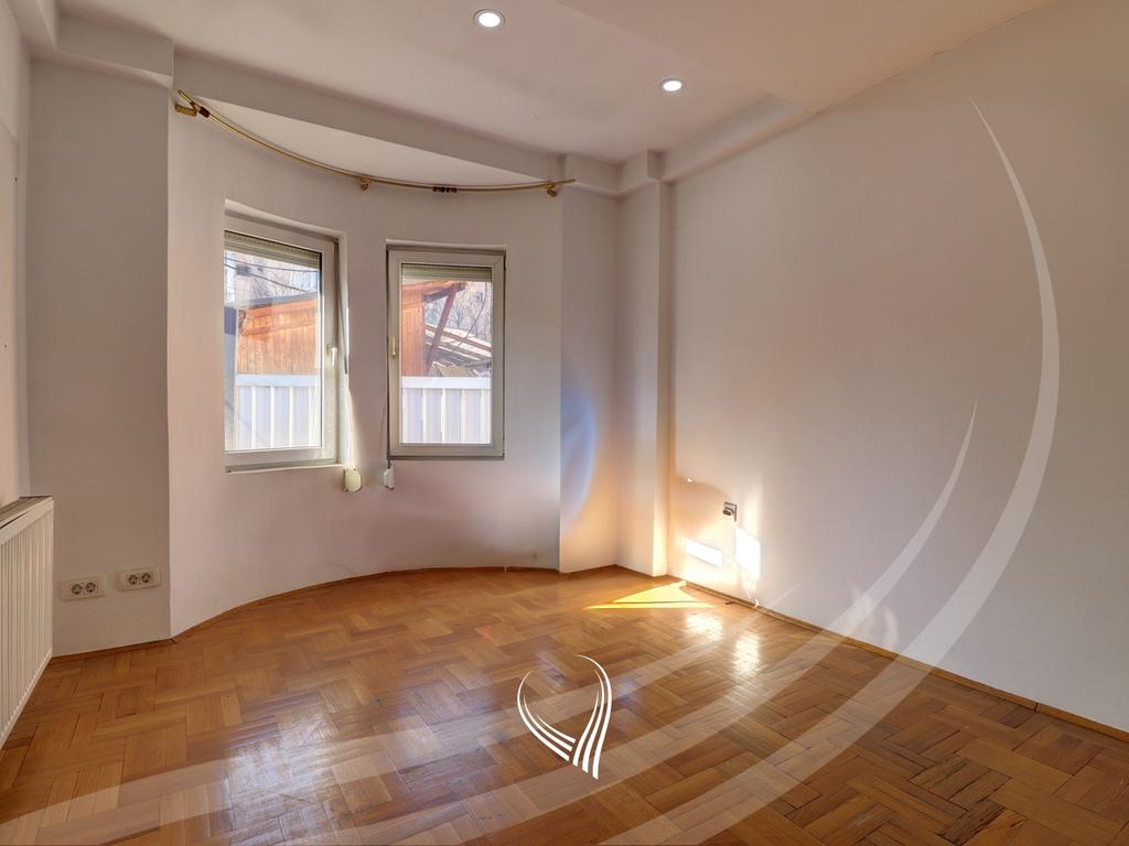 Zyre 175m2 for rent in the Center4