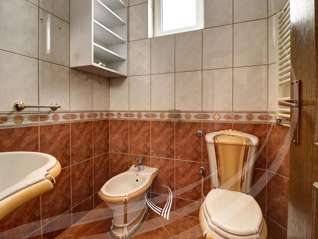 Zyre 175m2 for rent in the Center6