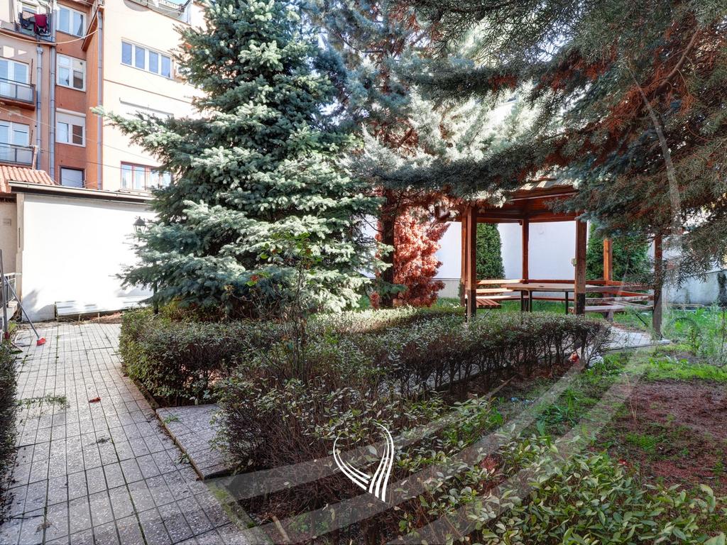 Zyre 175m2 for rent in the Center9