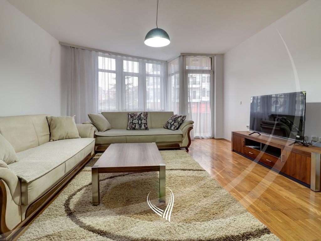 Banesë me 2 dhoma gjumi me qira në lagjen Vëllusha0