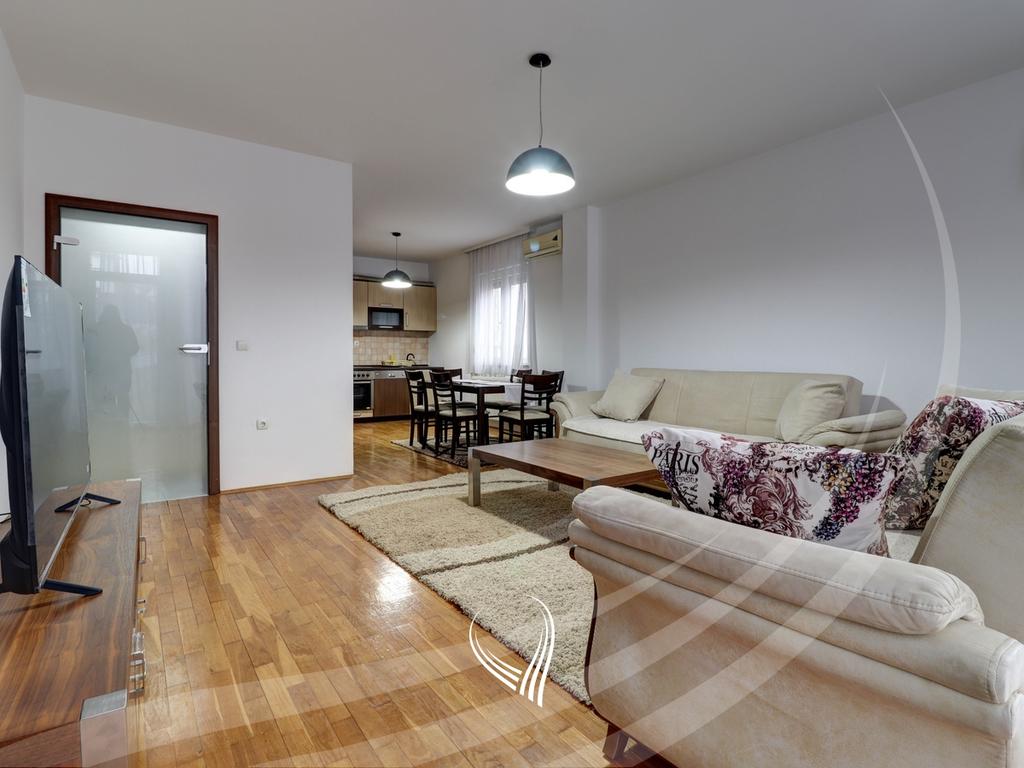 Banesë me 2 dhoma gjumi me qira në lagjen Vëllusha2