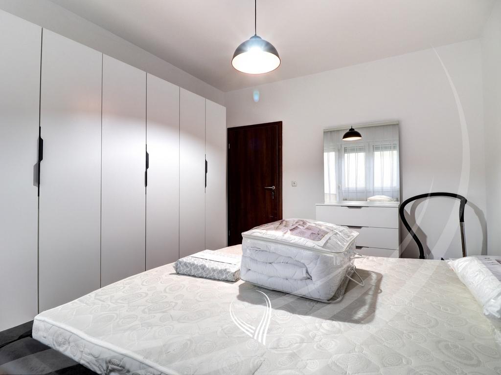 Banesë me 2 dhoma gjumi me qira në lagjen Vëllusha8