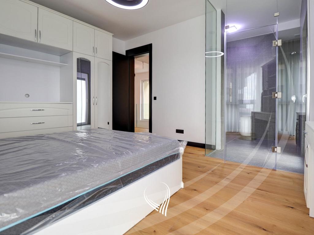 Shtëpi 340m2 me qira në lagjen Marigona Hill10