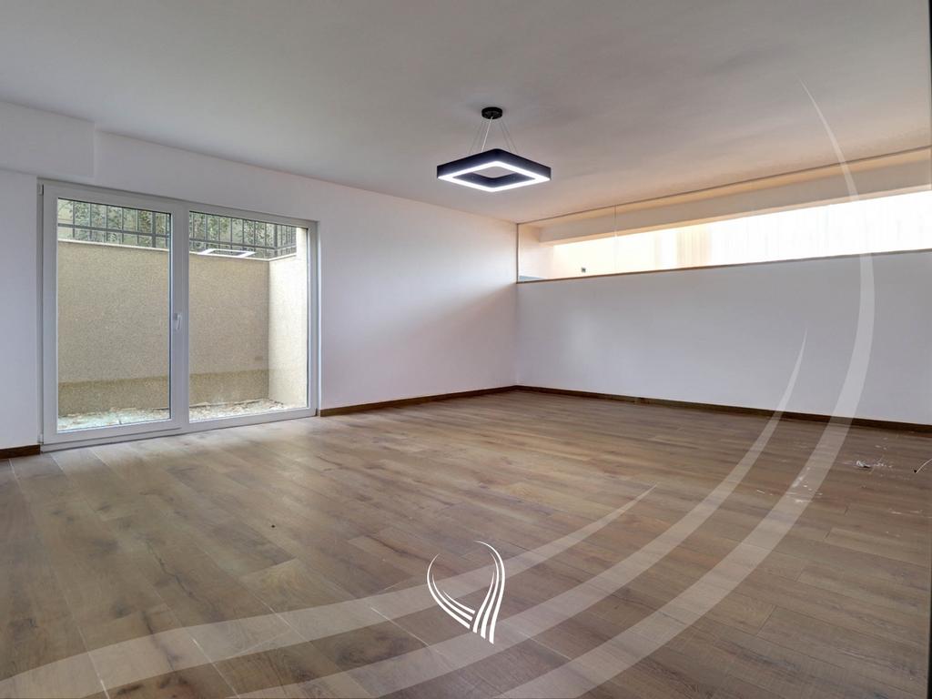 Shtëpi 340m2 me qira në lagjen Marigona Hill11