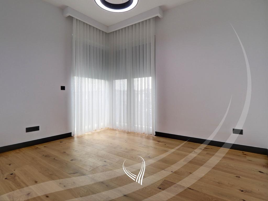 Shtëpi 340m2 me qira në lagjen Marigona Hill12