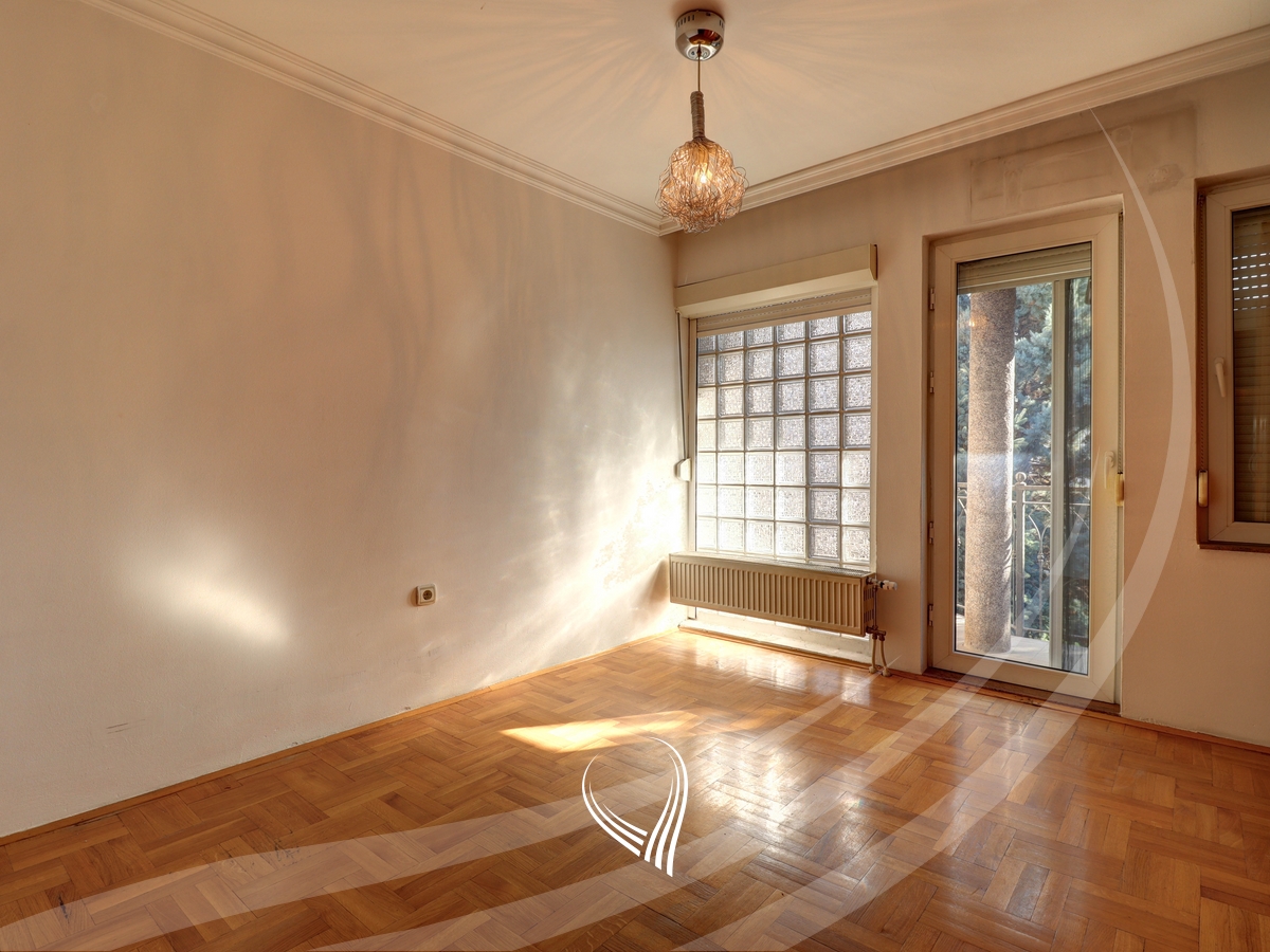 Zyre 175m2 for rent in the Center2