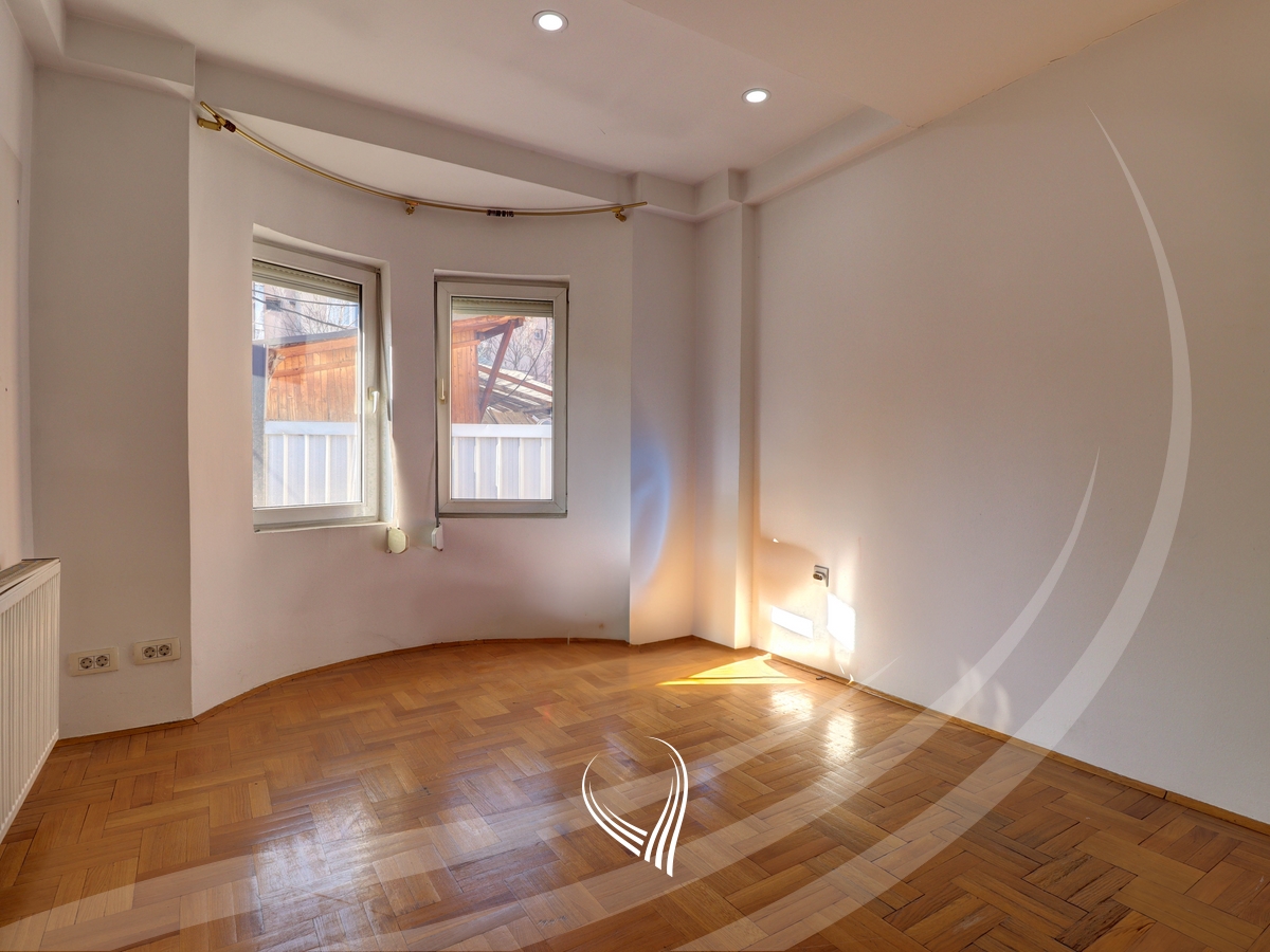 Zyre 175m2 for rent in the Center4