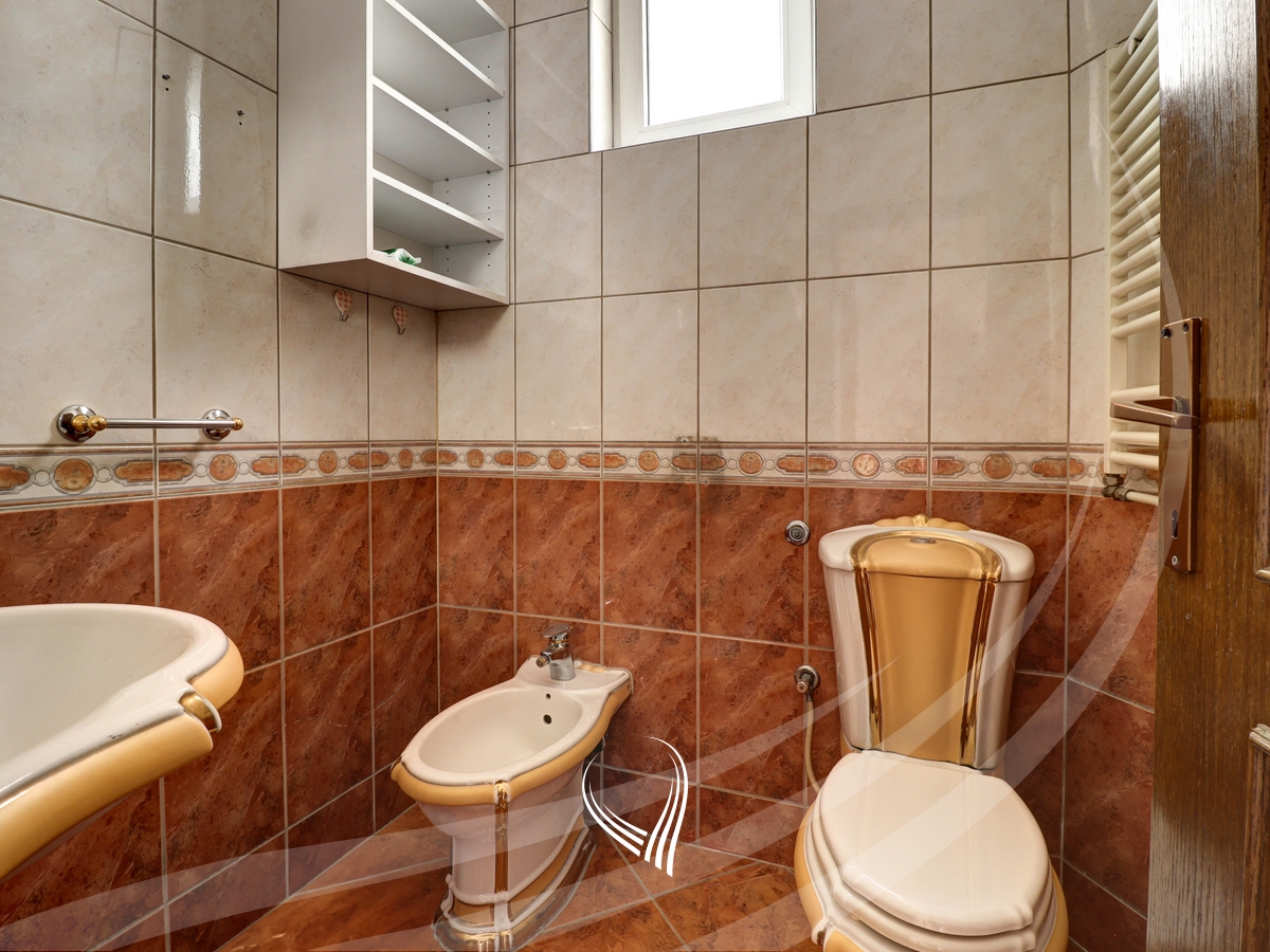 Zyre 175m2 for rent in the Center6