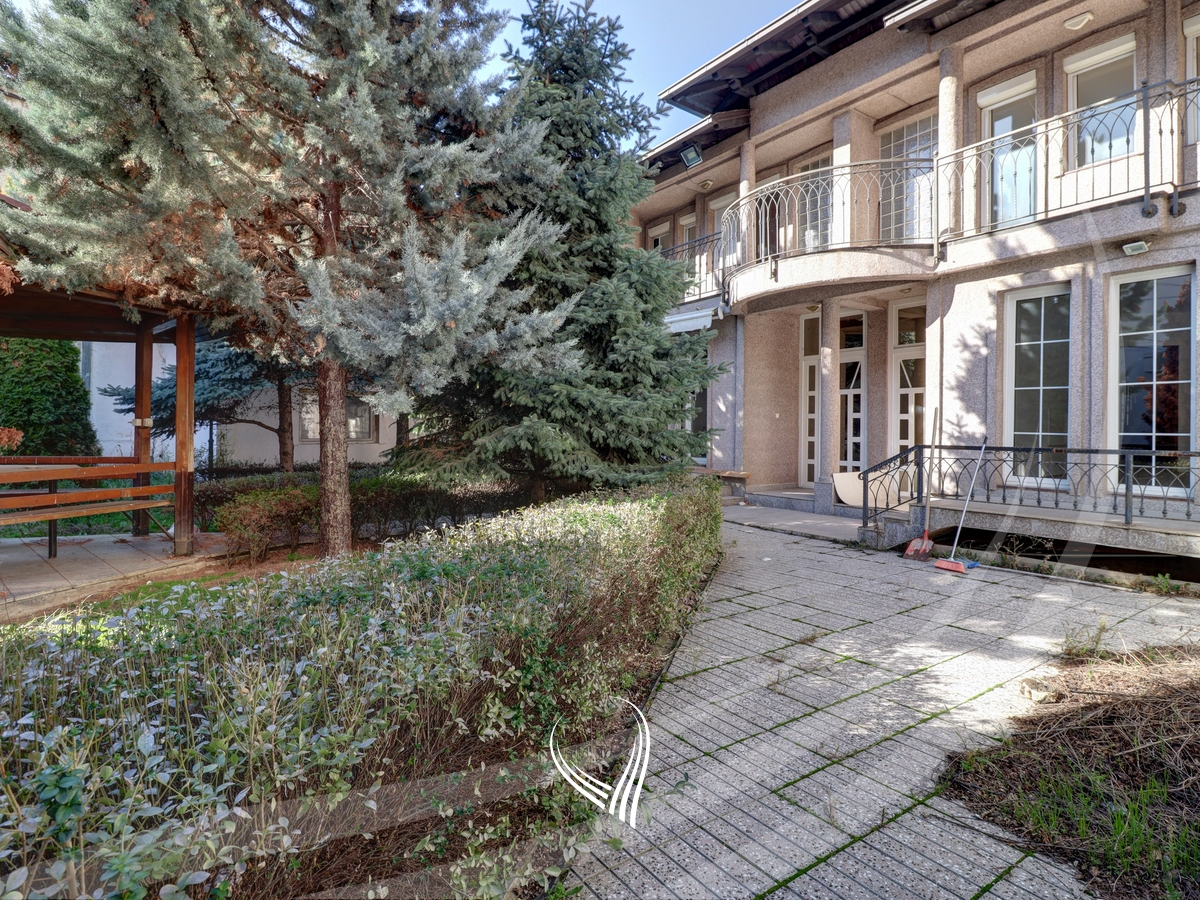 Zyre 175m2 for rent in the Center10