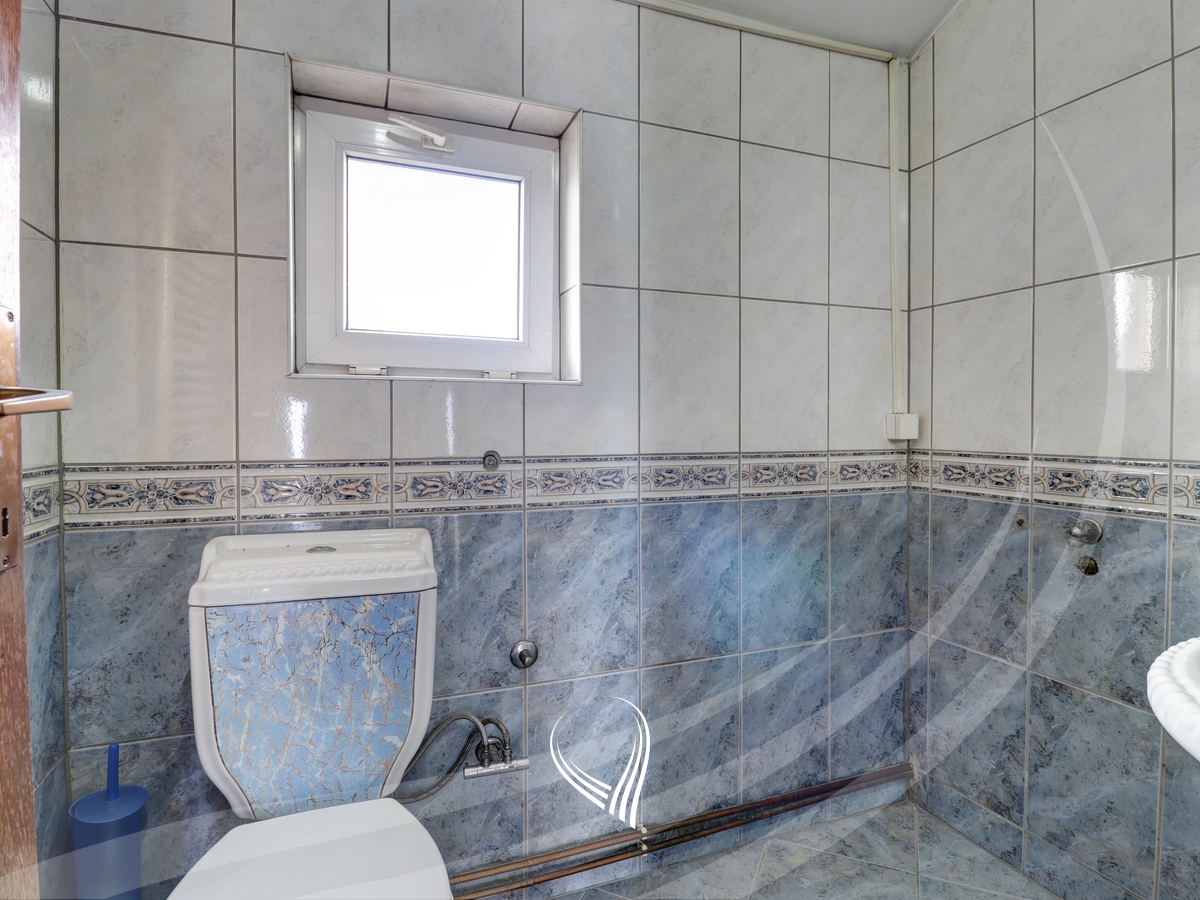 Zyre 175m2 me qira në Qendër7