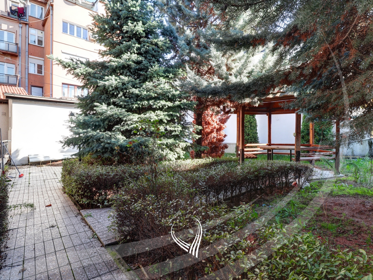 Zyre 175m2 me qira në Qendër8