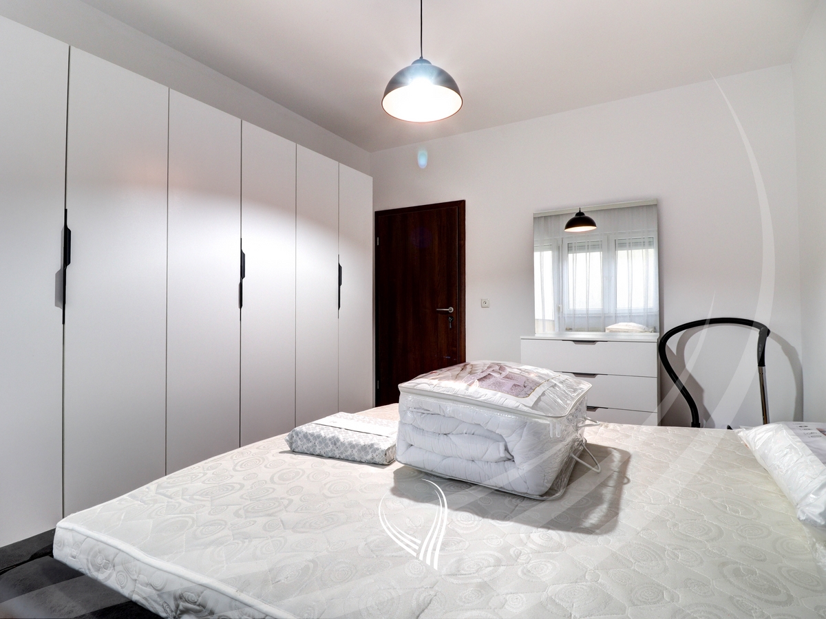 Banesë me 2 dhoma gjumi me qira në lagjen Vëllusha8