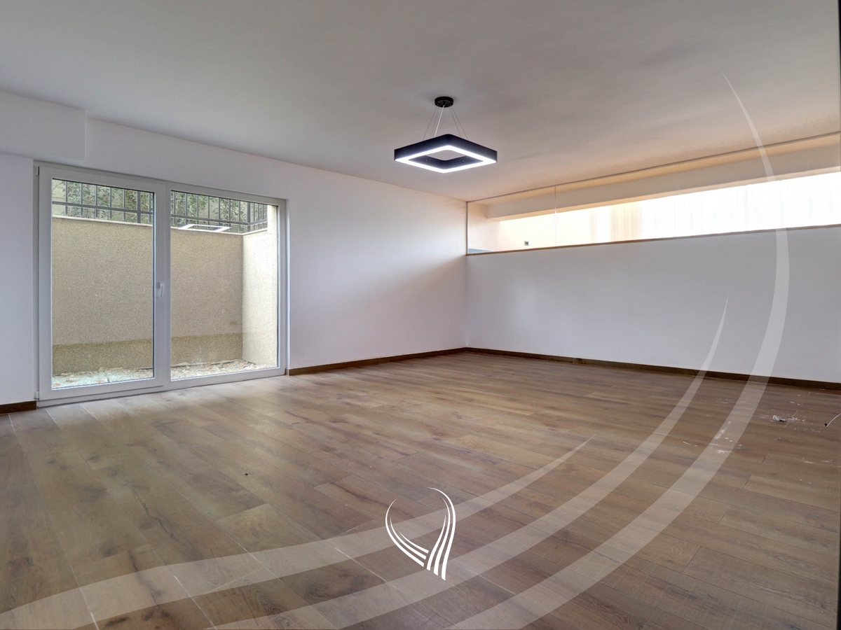 Shtëpi 340m2 me qira në lagjen Marigona Hill11