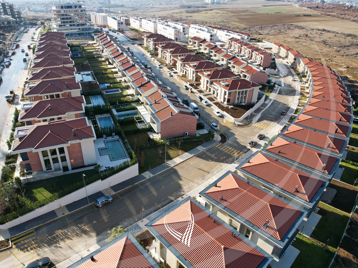 Shtëpi 340m2 me qira në lagjen Marigona Hill23