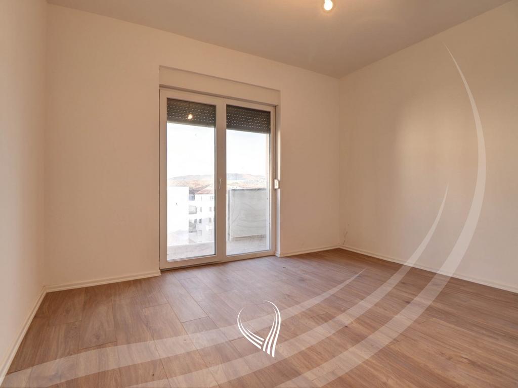 Banesë me 2 dhoma gjumi në shitje në lagjen Mati 12