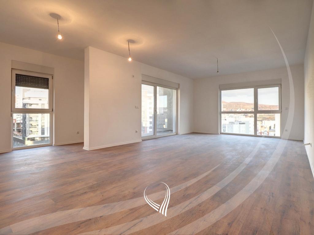 Banesë me 3 dhoma gjumi në shitje në lagjen Mati 1