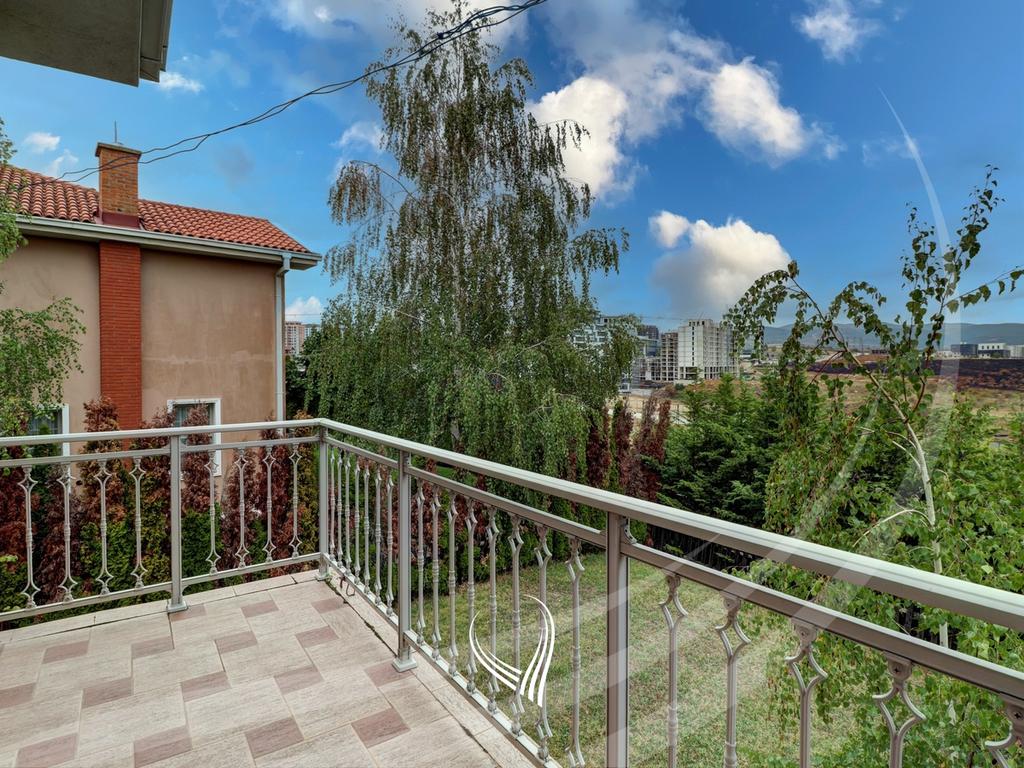 330m2 house for rent in International Village13