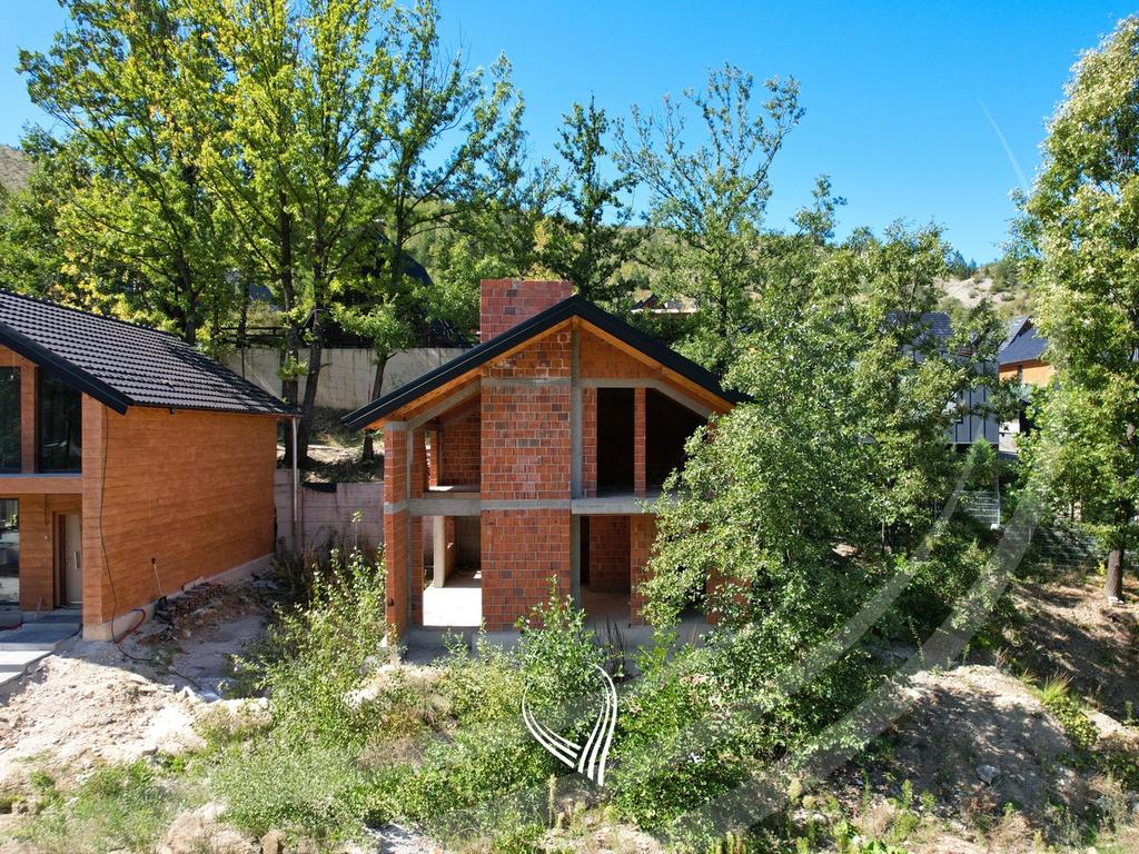 Vilë 160m2 në shitje në Brezovicë