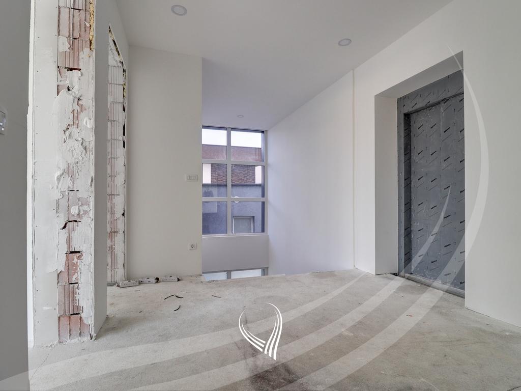 490m2 property for sale in the Arbëria neighborhood - Dragodan9
