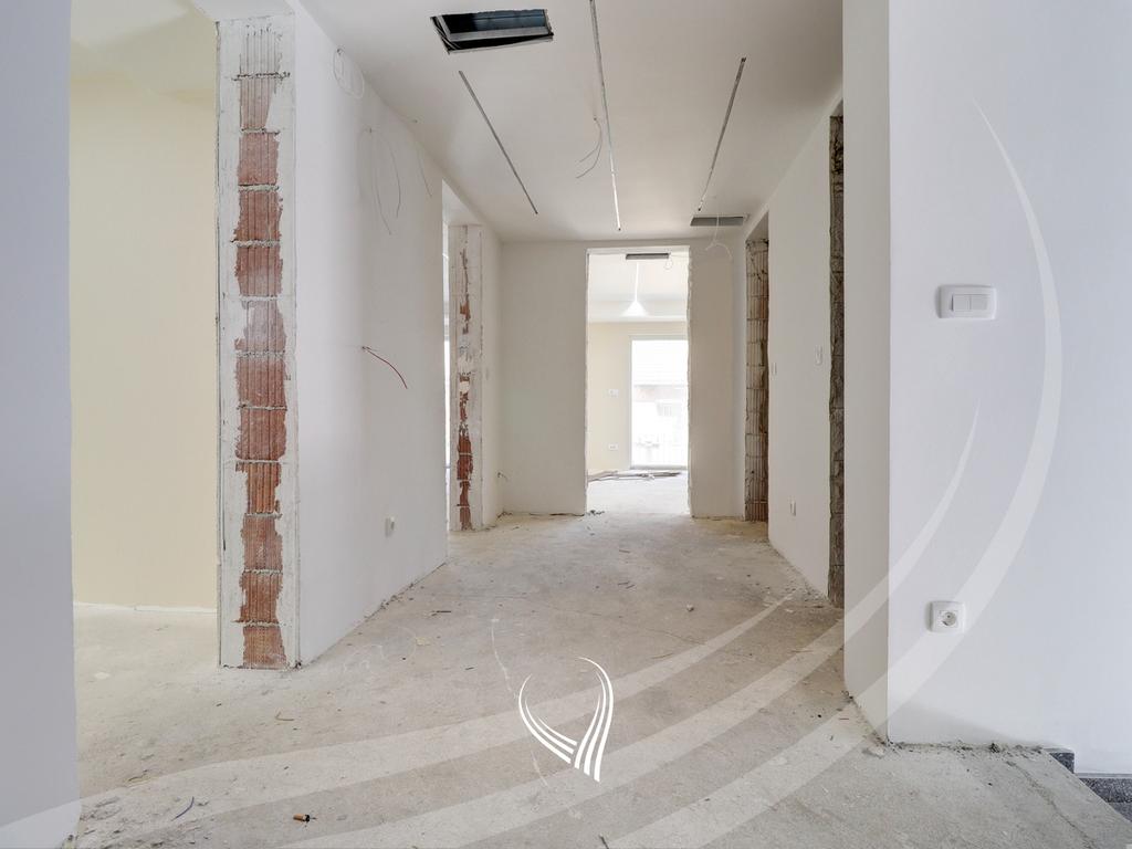 490m2 property for sale in the Arbëria neighborhood - Dragodan18