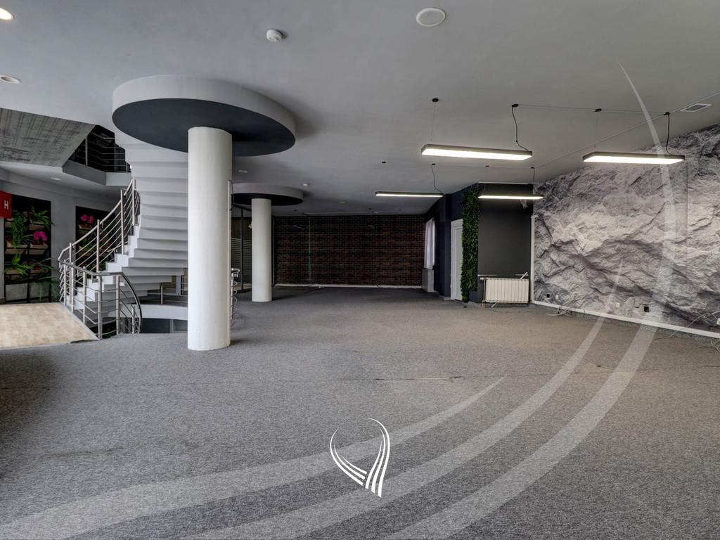 Commercial property 1,000m2 for rent in Dodona neighborhood8