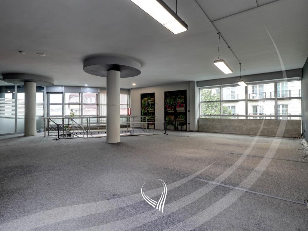 Commercial property 1,000m2 for rent in Dodona neighborhood12