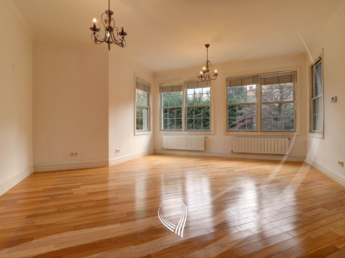 330m2 house for rent in International Village2