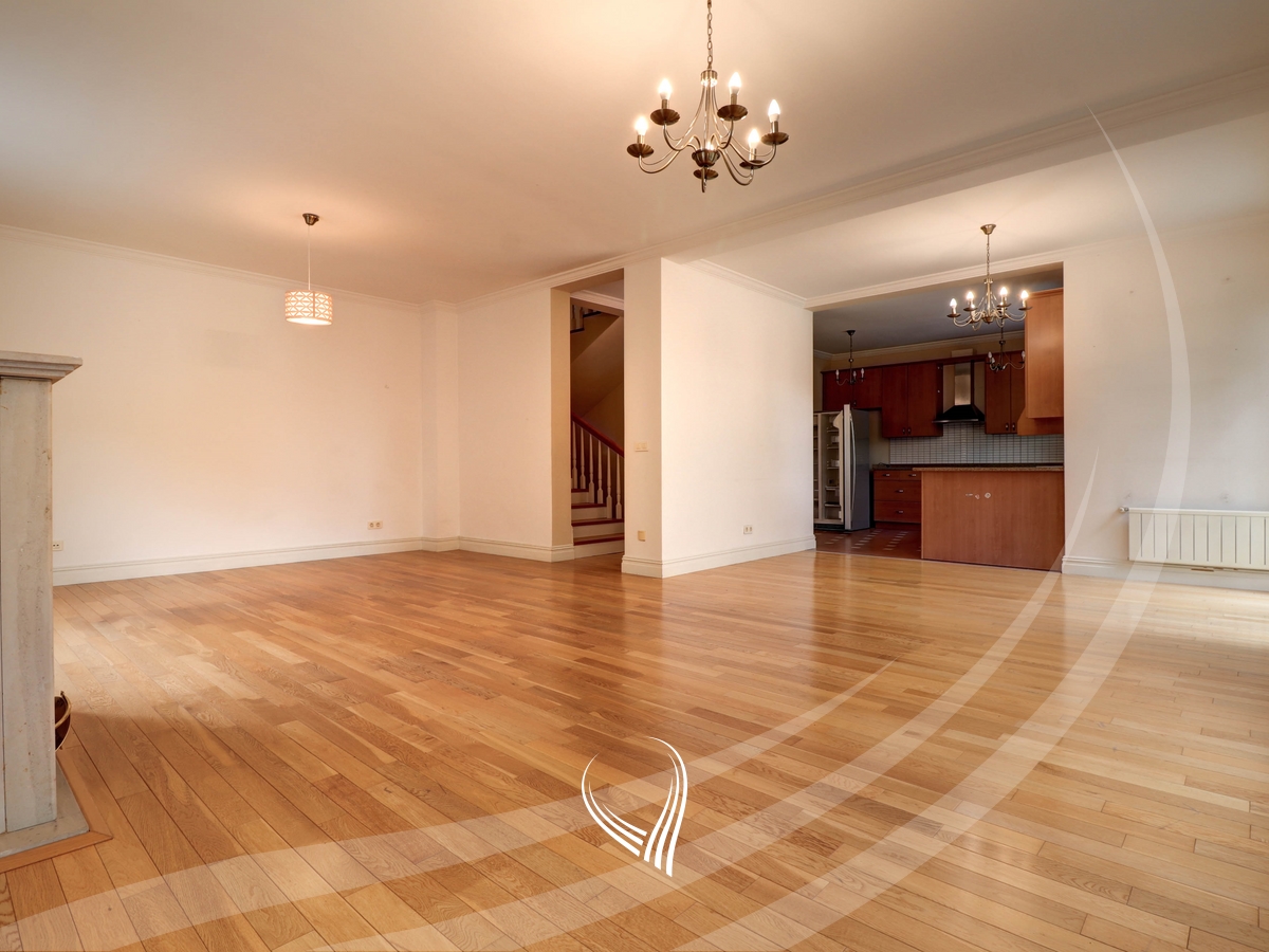 330m2 house for rent in International Village3