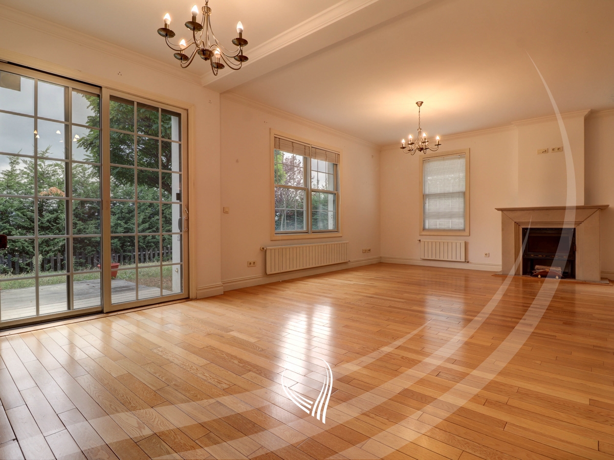 330m2 house for rent in International Village4
