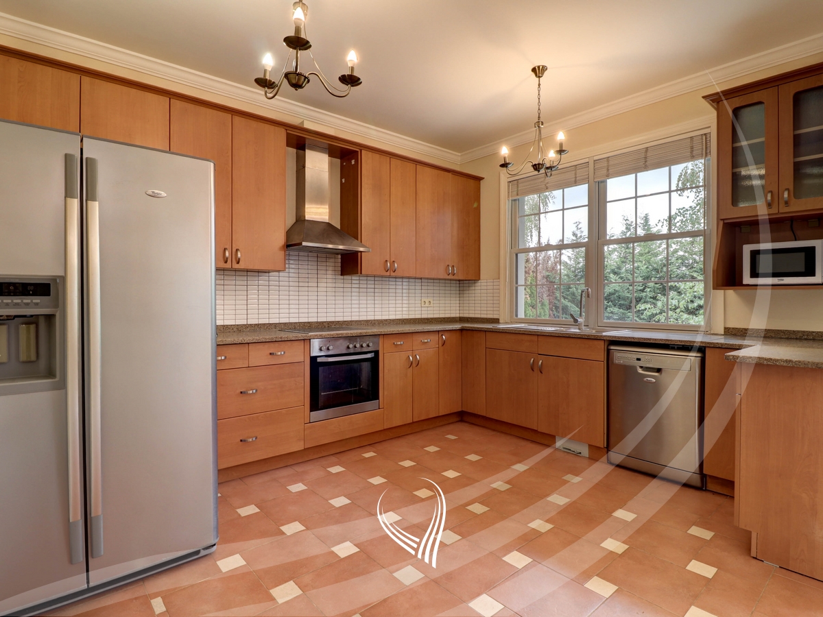330m2 house for rent in International Village5