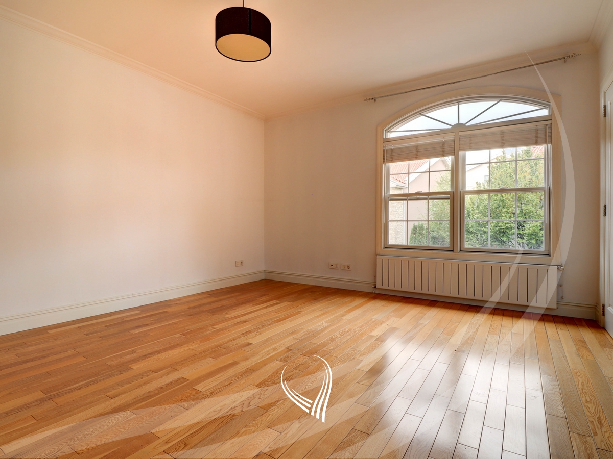330m2 house for rent in International Village8